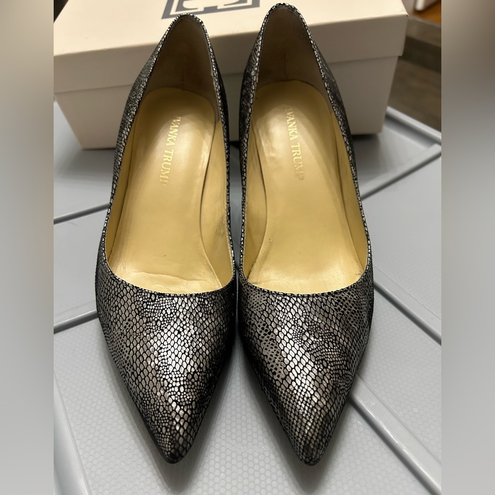 Ivana Trump Snake Skin Tirra Pump 8.5 M